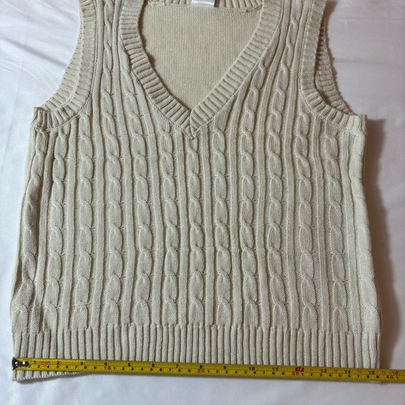Belle du Jour Sweater Vest Cable Knit Sleeveless V-Neck White Size Medium - Picture 8 of 9